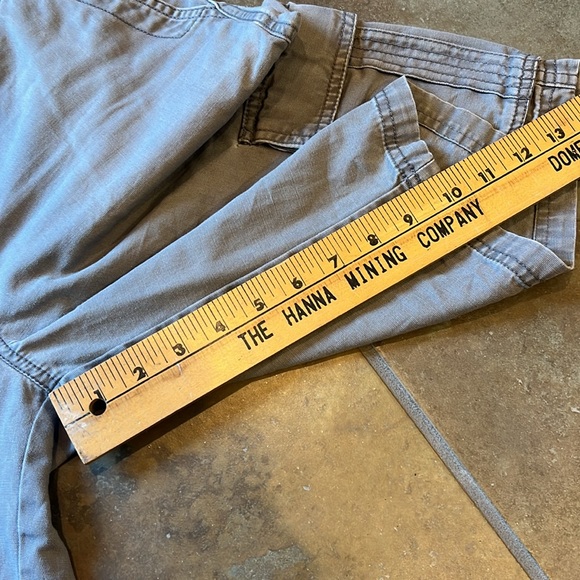 Y2K quicksilver baggy grey cargo shorts, men’s size 30 ten inch leg opening - Picture 7 of 8